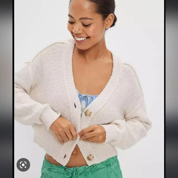 🆕️NWT AE Cropped Cardigan in 'Cream', Size Medium - Picture 3 of 14